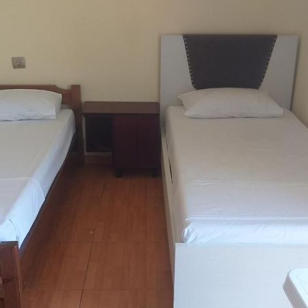 Holidays In Saranda Extérieur photo